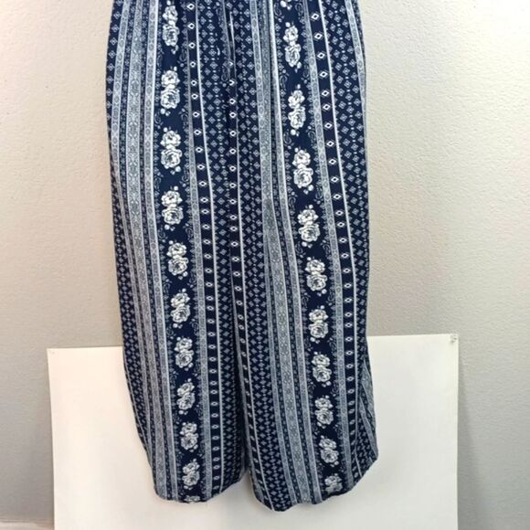 Women's Navy Blue and White Boho Floral  Striped Sleeveless Jumpsuit Sz L - Picture 6 of 9